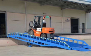 超低液壓升降平臺定制提高工廠貨物搬運(yùn)便捷性